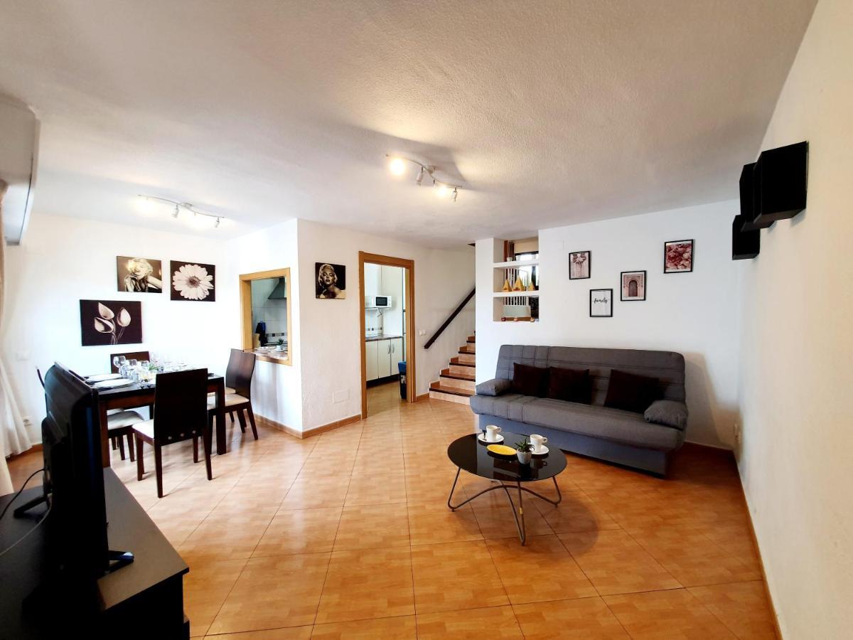 Casa De La Playa: *